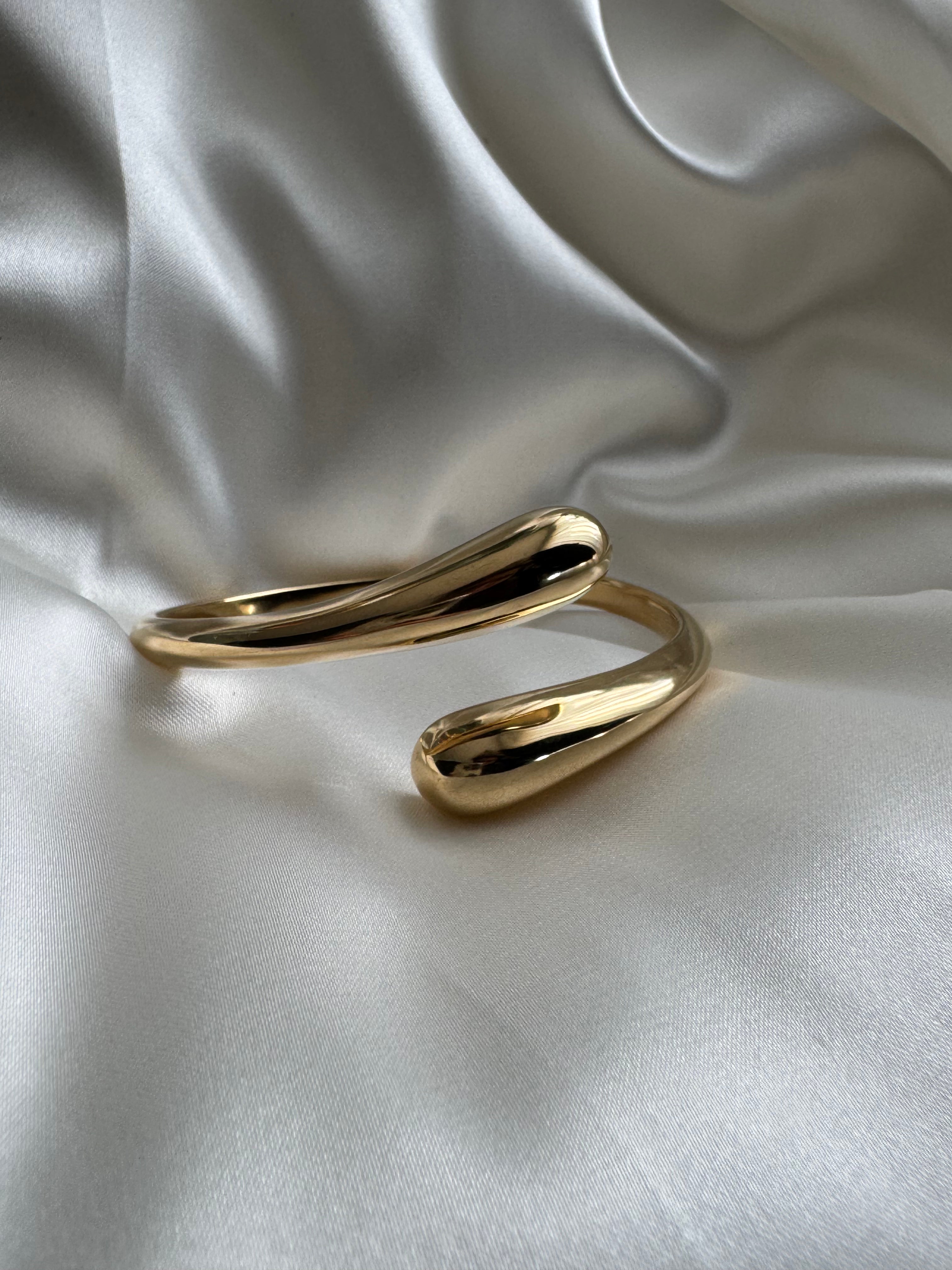 The Sculpt Flow Cuff
